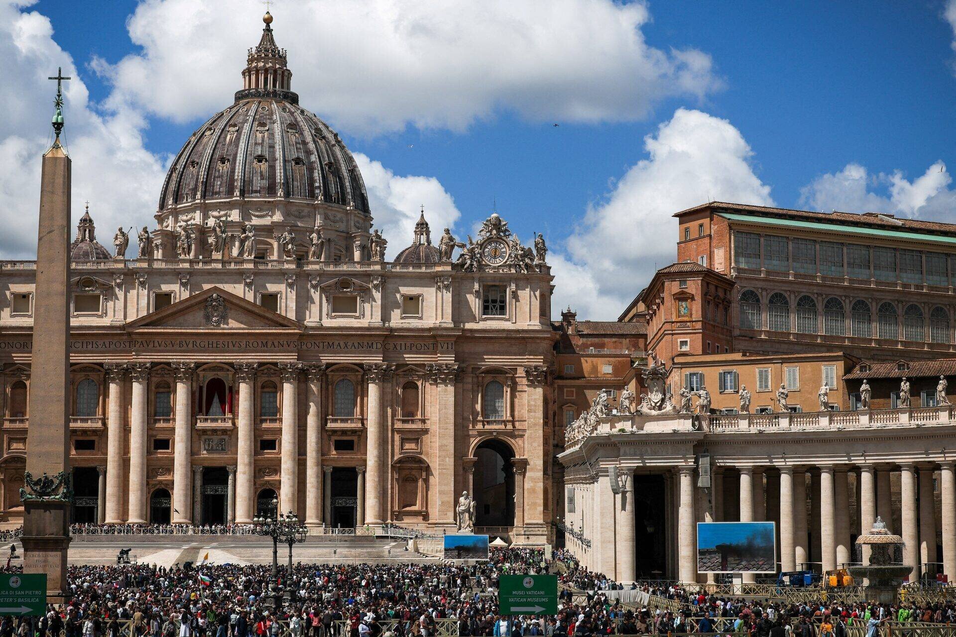 Nouveau pape se préparant dans la Chambre des larmes