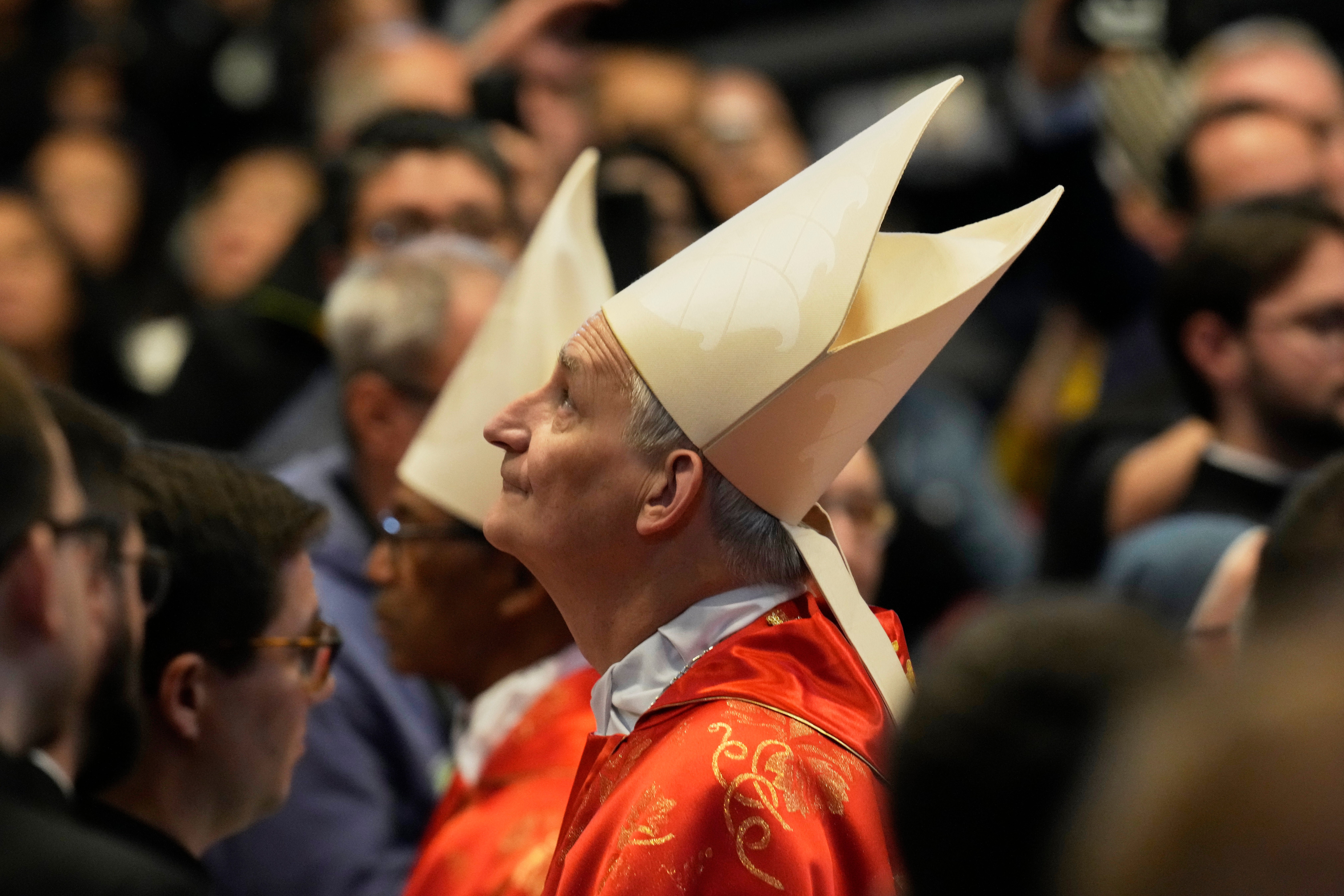 Cardinal Matteo Maria Zuppi lors d'une messe finale à la basilique Saint-Pierre