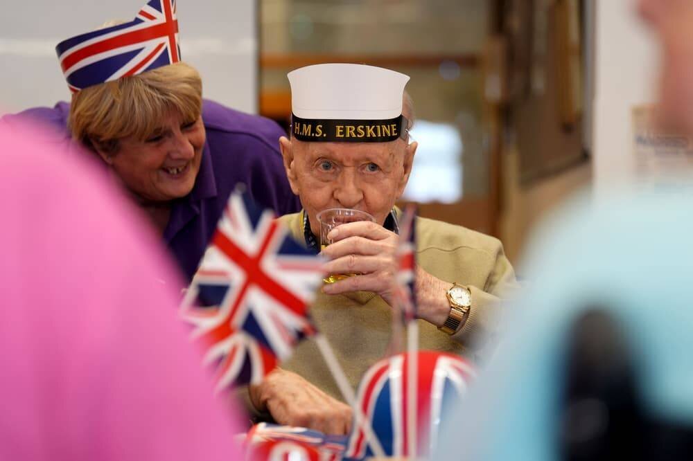 Vétérans célébrant le 80e anniversaire du VE Day à Erskine