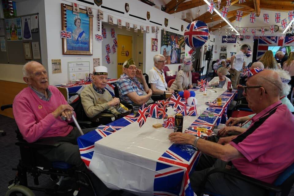 Mike Edwards, colonel à la retraite, lors de la célébration du VE Day