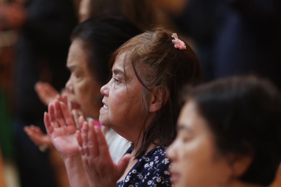 Des fidèles à Los Angeles, en Californie, le 8 mai 2025
