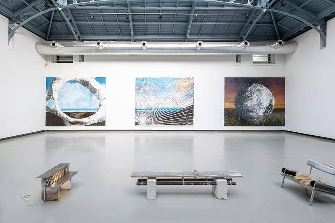 Vue de l’exposition « Aster », d’Eva Nielsen à La Verrière, à Bruxelles, en avril 2025.