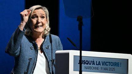 Marine Le Pen prononce un discours lors du rassemblement du 1er-Mai à Narbonne, 2025