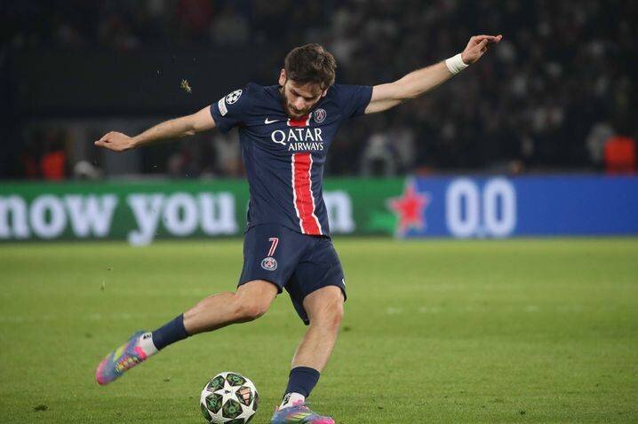 Khvicha Kvaratskhelia avait éteint ce diable de Dibu Martinez dans les buts d'Aston Villa