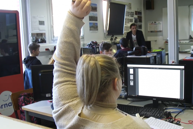 Le gouvernement va demander aux chefs d'établissement et aux professeurs d'encourager les filles à choisir et conserver la spécialité maths en terminale, a fait savoir Elisabeth Borne, ministre de l'Education nationale.