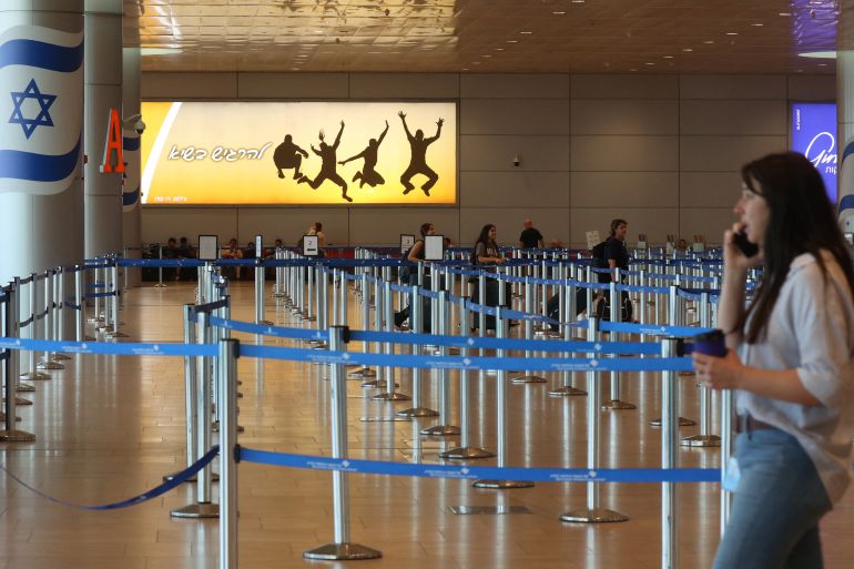 Passagers attendant à l'aéroport Ben Gourion lors d'une grève nationale en septembre 2024