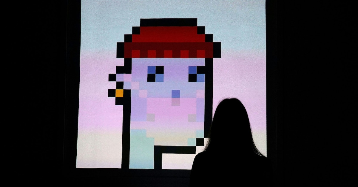 Le NFT 'CryptoPunk 7523' exposé chez Sotheby's, le 4 juin 2021 à New York