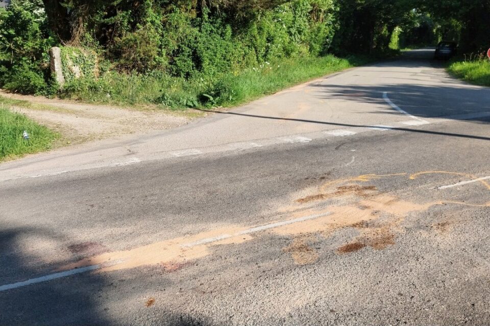 La collision s'est produite à l'intersection avec la route de Saint-Blaise.