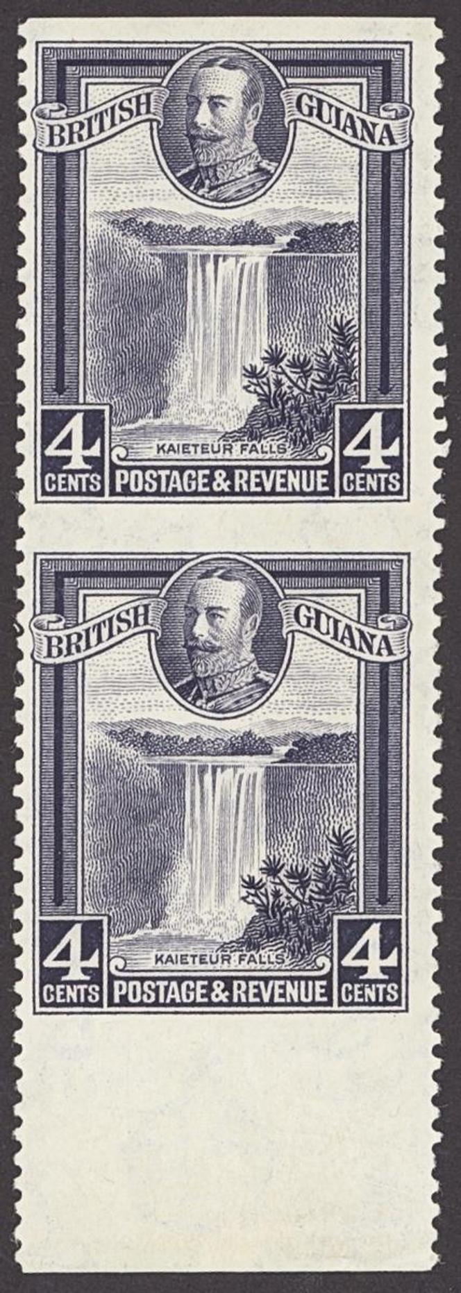 Défaut de dentelure sur une paire de 4 cents violet ardoise (1934), estimation entre 4 700 et 7 050 euros.