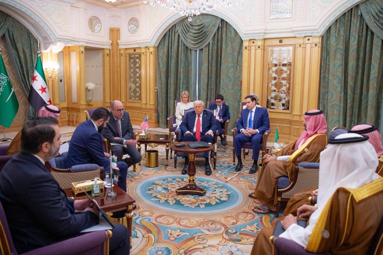 Rencontre entre Trump et Ahmed Al-Shar’ lors de la visite à Riyad
