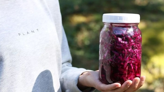 Une nouvelle étude suggère que la choucroute fait plus que relever le goût, elle pourrait combattre l'inflammation intestinale.