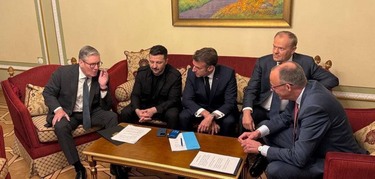 Le président ukrainien Zelenskiy et les dirigeants européens échangeant avec Donald Trump lors d’une réunion à Kiev