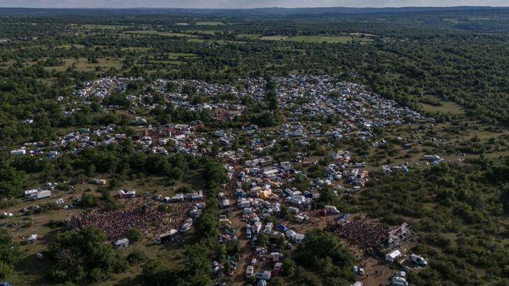 Vue aérienne de la rave-party à Montvalent, Lot, 9 mai 2025