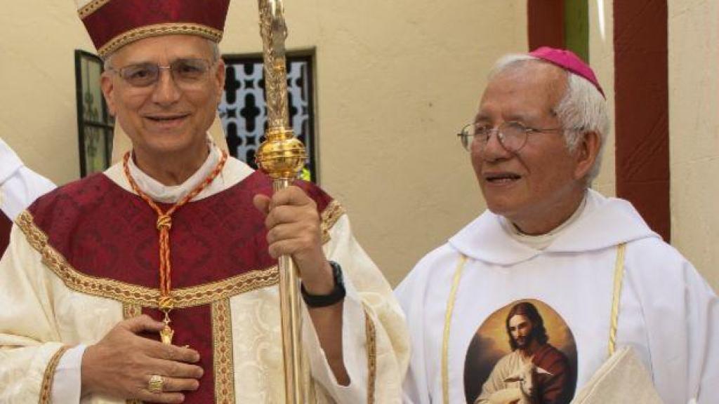 Le monseigneur Cristóbal Mejía avec Robert Francis Prevost, le pape León XIV