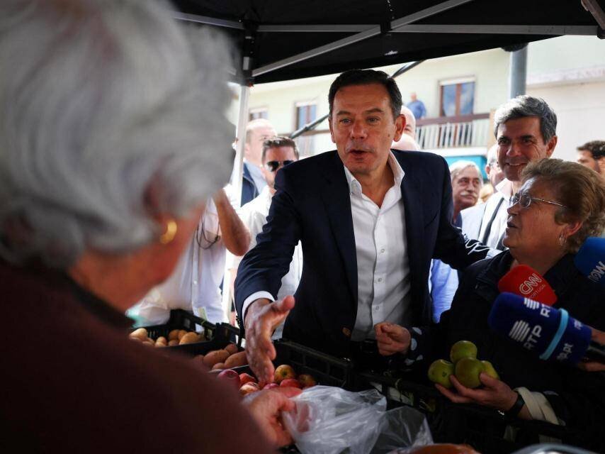 Luis Montenegro, Premier ministre et leader du Parti social-démocrate (PSD), lors d’un meeting à Sintra, Portugal, le 6 mai 2025.