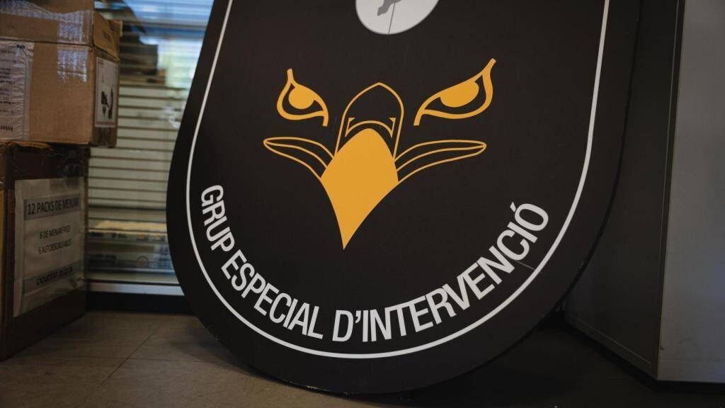 Logo du GEI dans les locaux de l’unité.