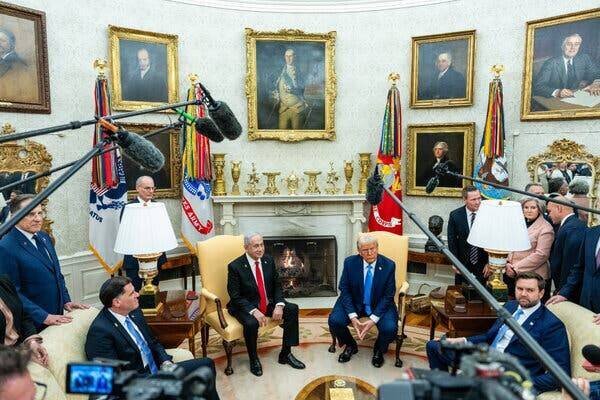 Benjamin Netanyahu et Donald Trump dans le Bureau ovale