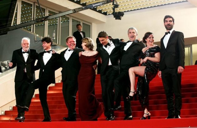 Laure Calamy très à l’aise dans sa robe argentée lors du Festival de Cannes