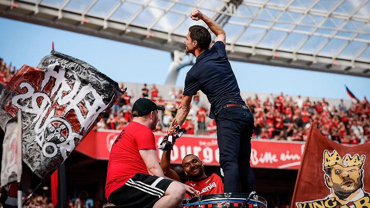 Xabi Alonso dernier hommage à Bayer Leverkusen