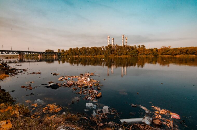 Les antibiotiques de l'usage humain contaminent les rivières du monde entier, montre l'étude