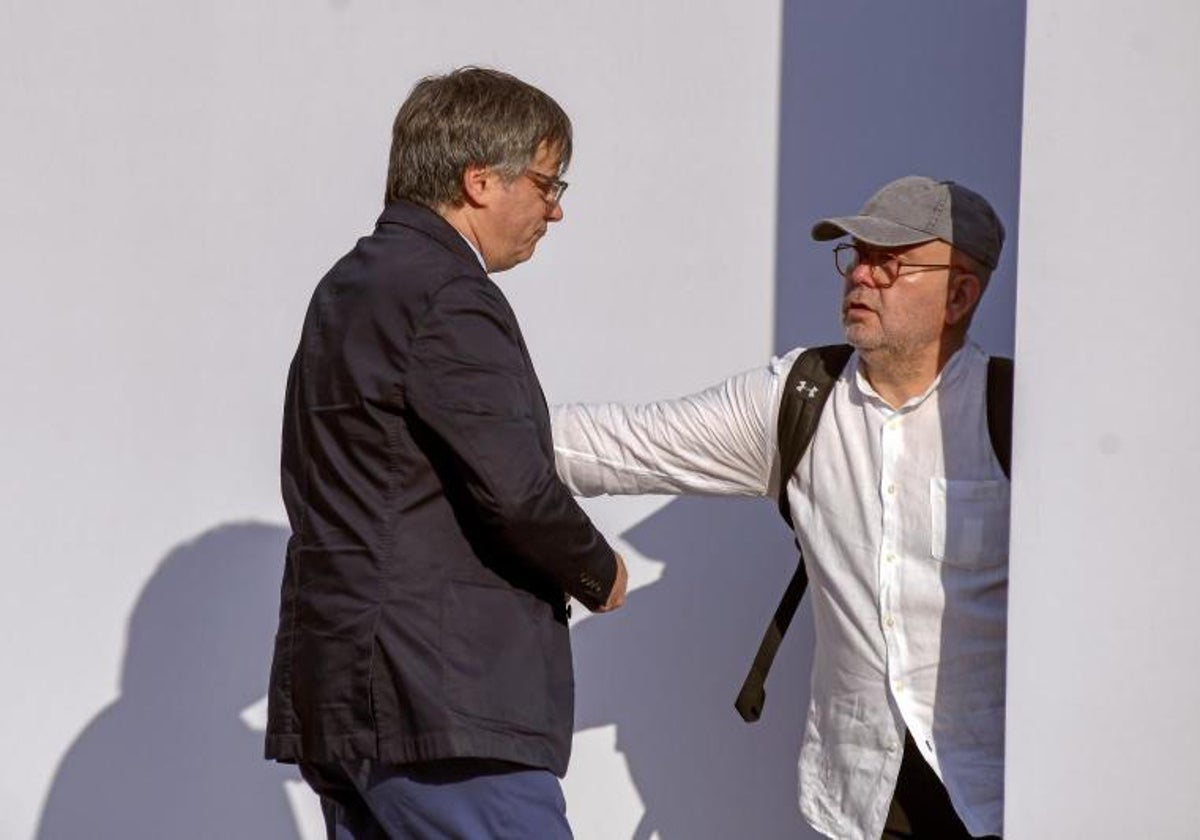 Puigdemont, accompagné de son avocat, lors de sa réapparition à Barcelone le 8 août dernier