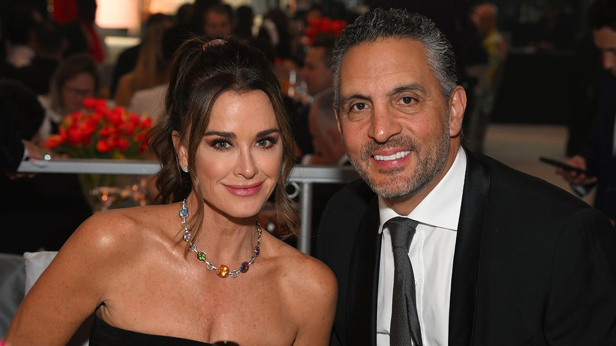 Kyle Richards et Mauricio Umansky lors d'une soirée