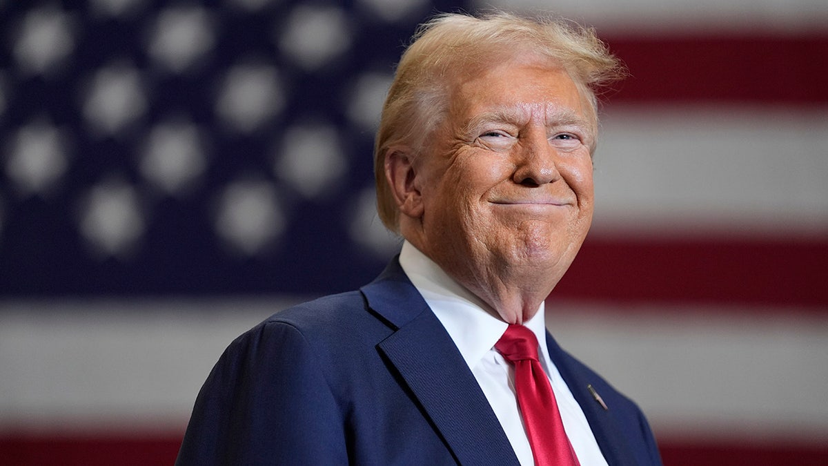 Donald Trump souriant