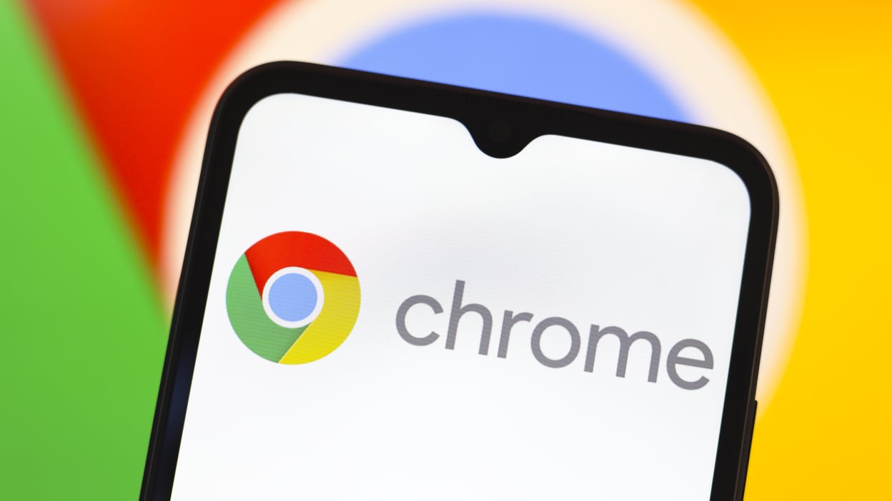 Logo Google Chrome sur écran de smartphone