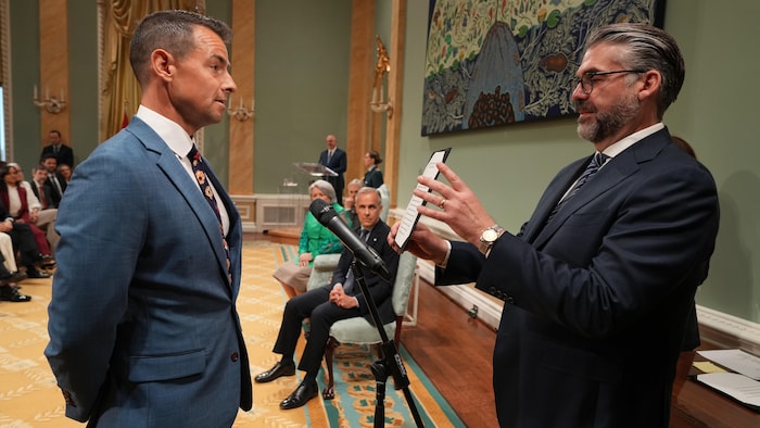 Adam van Koeverden assermenté secrétaire d'État au Sport à Rideau Hall
