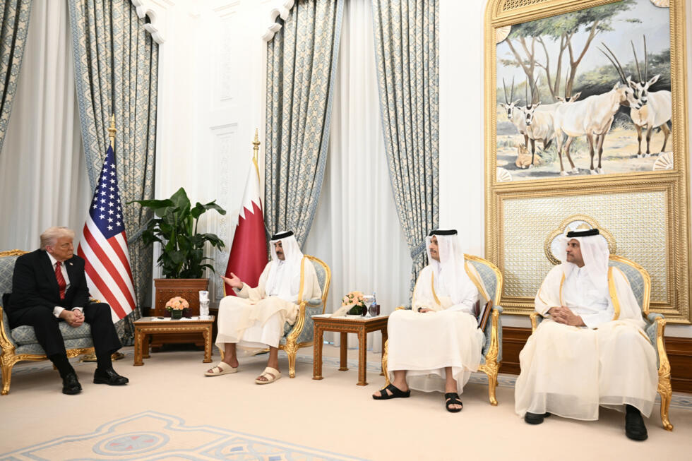 L'émir du Qatar Tamim ben Hamad al-Thani reçoit Donald Trump à Doha, le 14 mai 2025