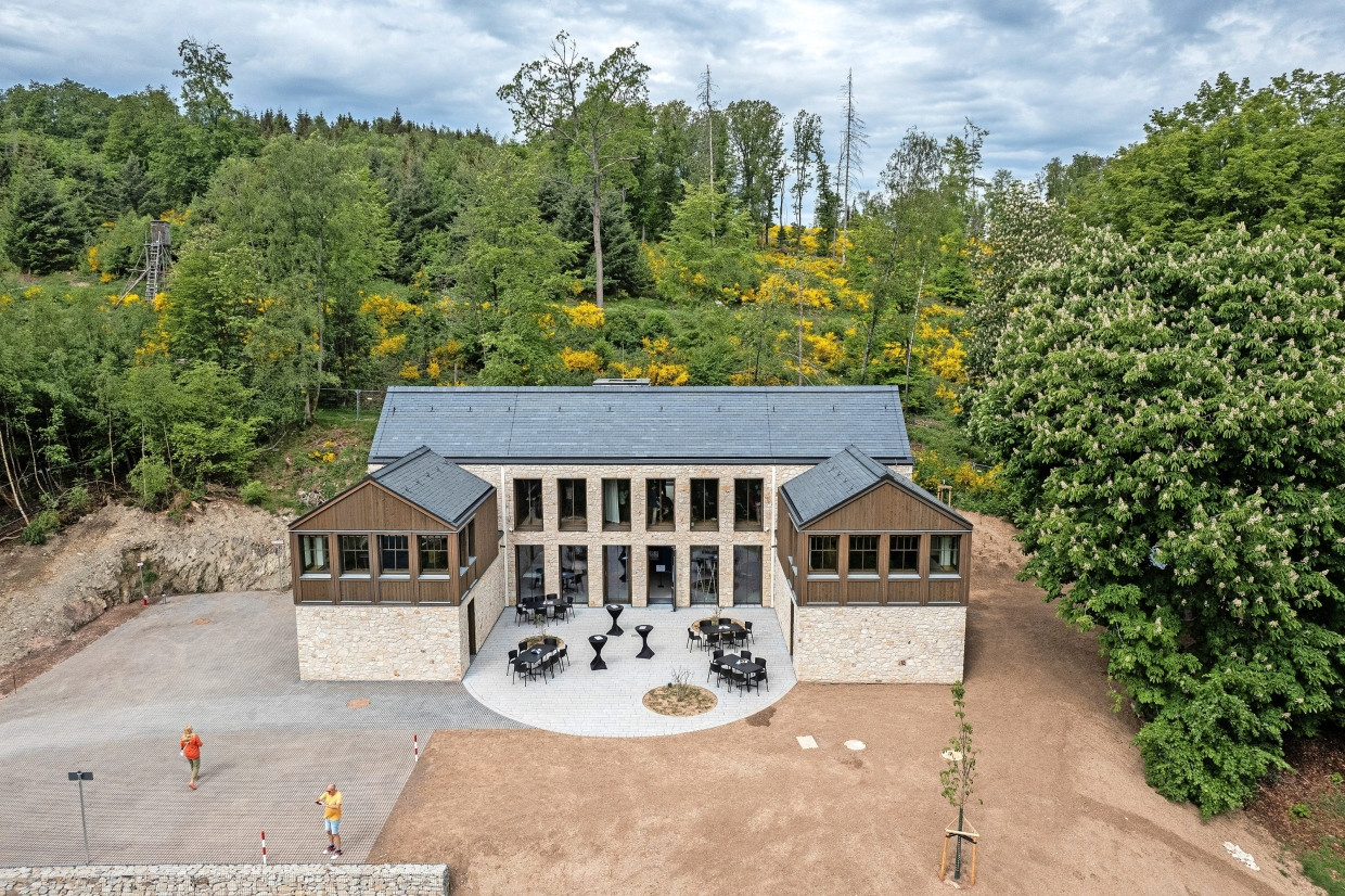 Lieu de retraite pour chercheurs : La Fondation Else Kröner-Fresenius a rénové l'ancien pavillon de chasse d'Eduard Fresenius dans la forêt près de Schmitten
