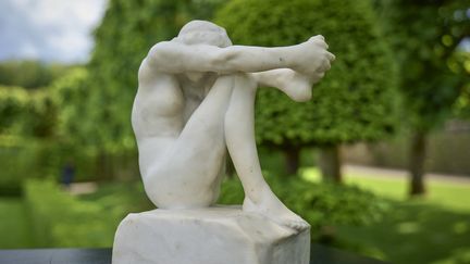 La sculpture Le Désespoir, d'Auguste Rodin, exposée avant la vente aux enchères