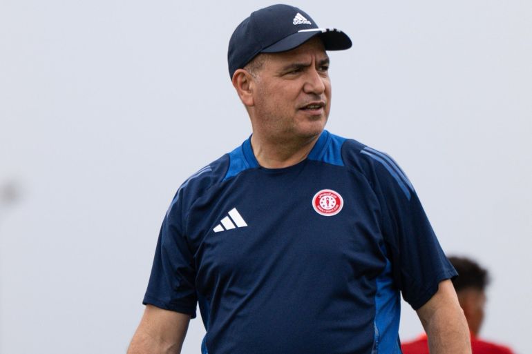 Fathi Jebal, entraîneur tunisien du club Al-Sweihli
