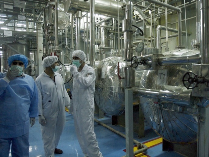 Techniciens de l'Agence internationale de l'énergie atomique inspectant un site iranien d'enrichissement de l'uranium