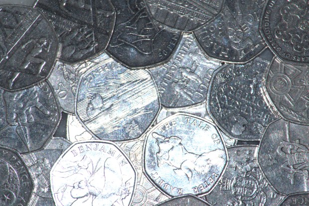 Pile de pièces de 50 pence britanniques