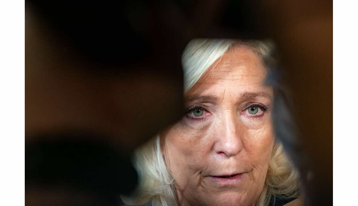 Marine Le Pen lors de la confirmation de sa démission