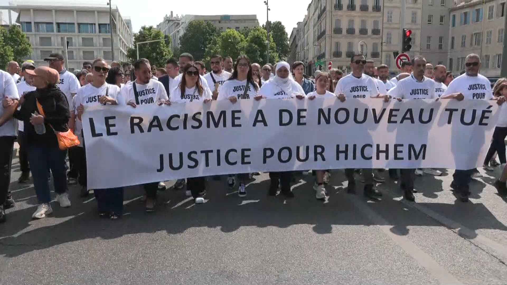 Marche blanche à Marseille en hommage à Hichem Miraoui