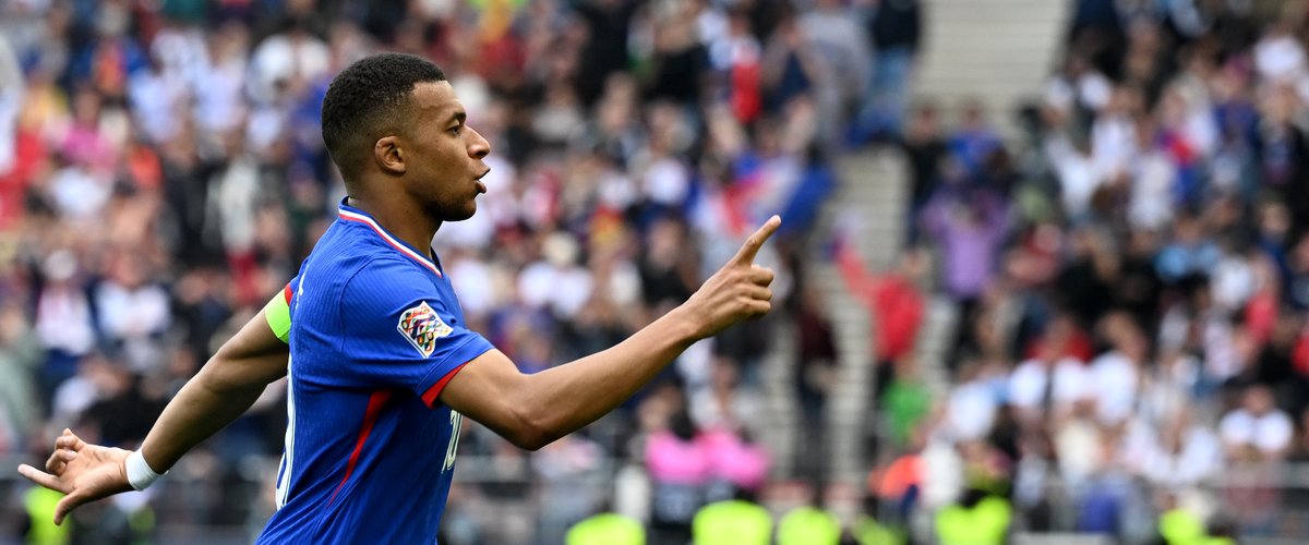 Kylian Mbappé célèbre son 50e but en sélection lors de la victoire contre l'Allemagne
