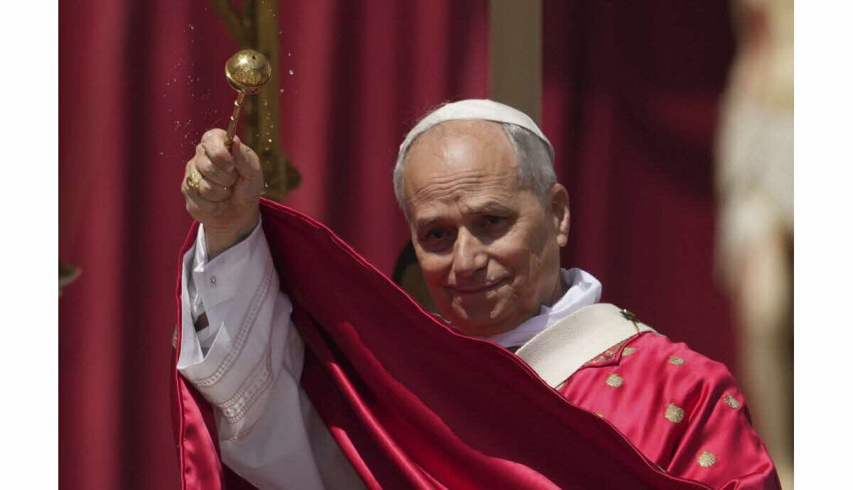 Le pape Léon XIV lors de son homélie sur la place Saint-Pierre