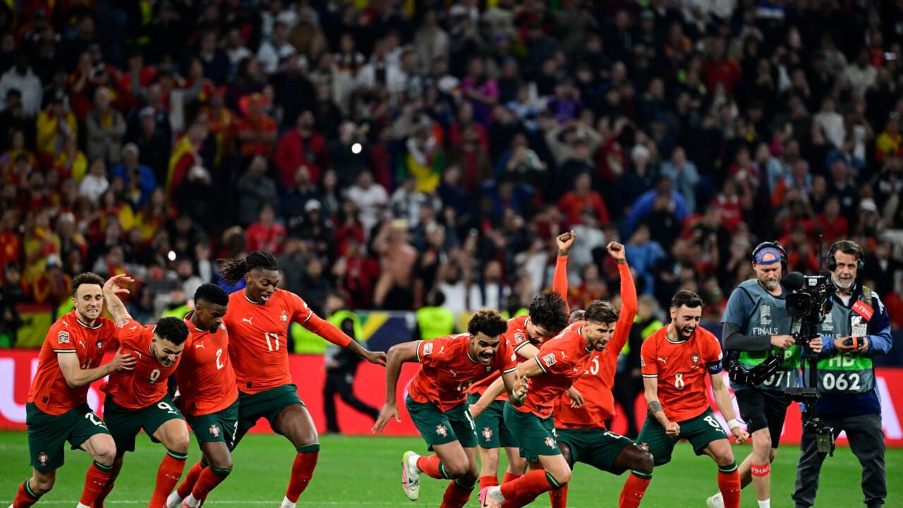 Les joueurs du Portugal célèbrent leur victoire en finale de Ligue des Nations face à l'Espagne à Munich, en Allemagne, dimanche 8 juin 2025
