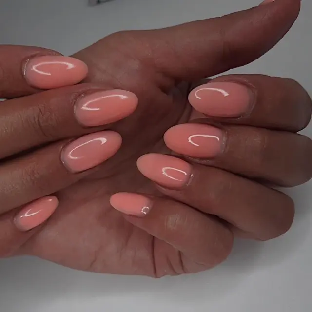 Las uñas melón cantalupo nos favorecen a todas.