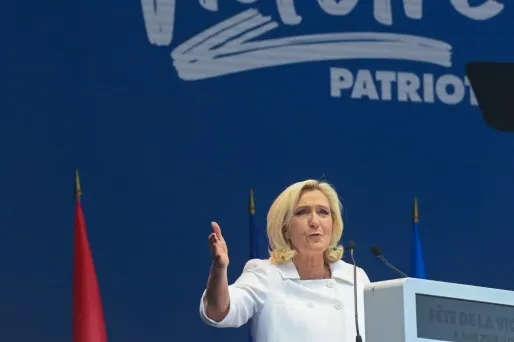 Marine Le Pen charge l'Union européenne