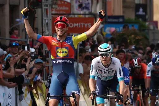 Critérium du Dauphiné : Jonathan Milan règle le peloton à Issoire lors de la 2e étape et se pare du maillot jaune