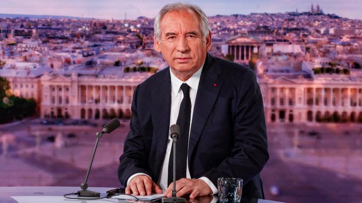 Francois Bayrou sur le plateau de TF1 le 10 juin 2025 pour évoquer le drame de Nogent, où une surveillante est morte après avoir été poignardée par un élève de 14 ans