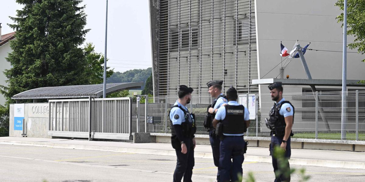 Une école avec portique de sécurité