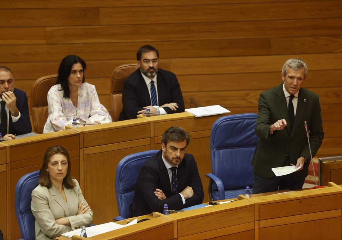Le président de la Xunta, Alfonso Rueda, durant sa prise de parole au Parlement