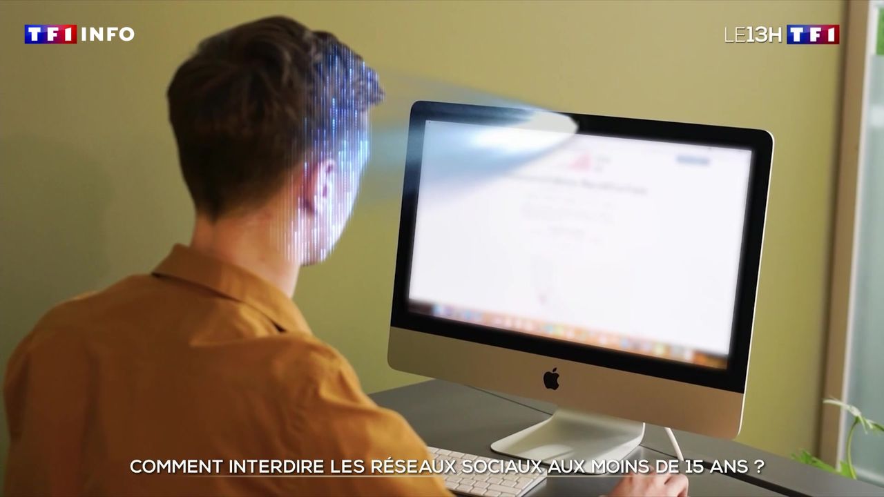 Jeunes utilisant un smartphone dans un contexte de réseaux sociaux