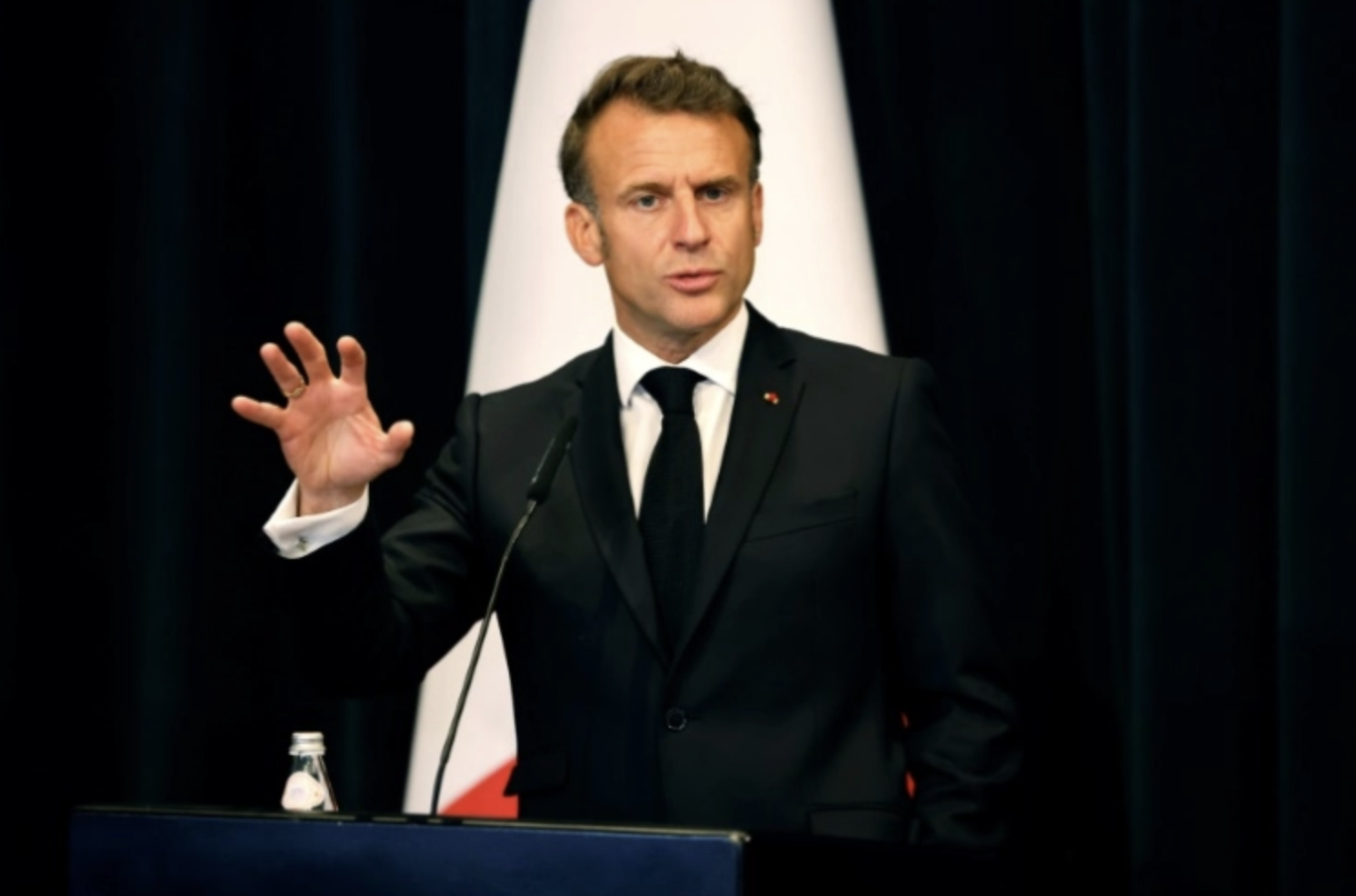 Emmanuel Macron lors d'une déclaration diplomatique