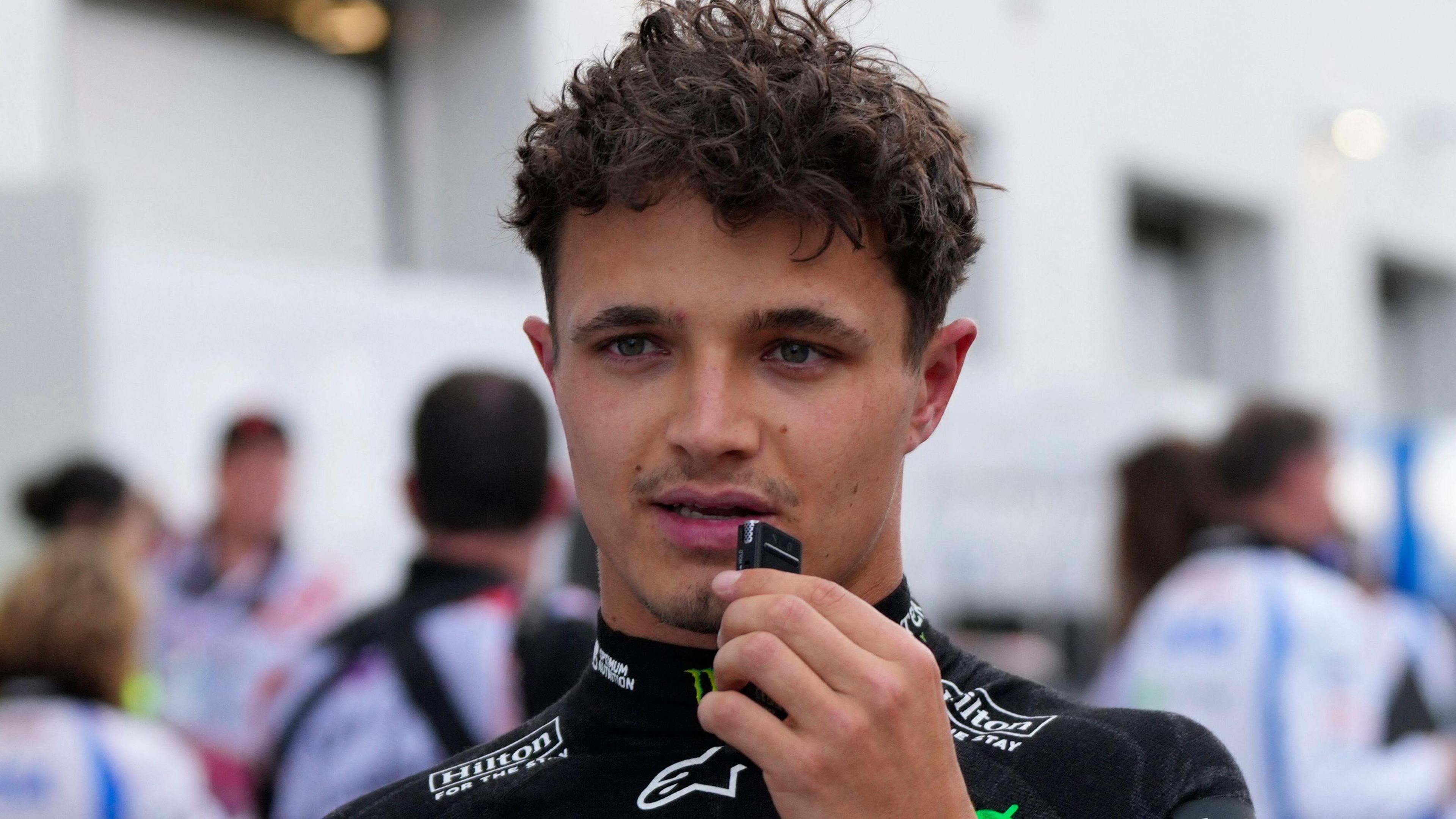 Lando Norris dans le paddock au Circuit Gilles Villeneuve à Montréal après les essais libres du Grand Prix du Canada