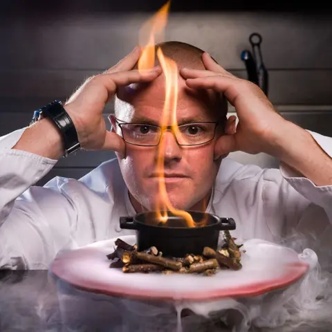 Heston Blumenthal dans son laboratoire à The Fat Duck, Bray, Berkshire, le 7 octobre 2008